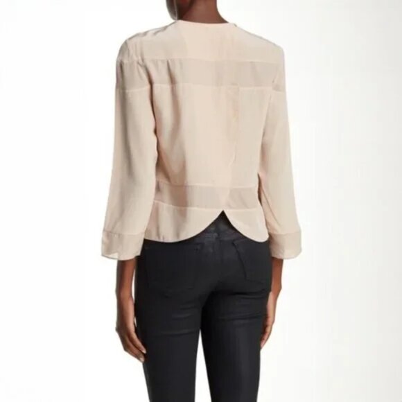 Elizabeth and James Jaqulene Silk Blouse - Size Medium - Picture 3 of 8